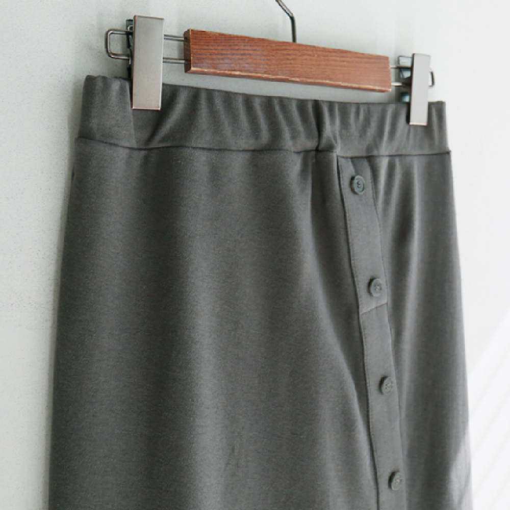 ANAIS’s Unbalanced Button Skirt