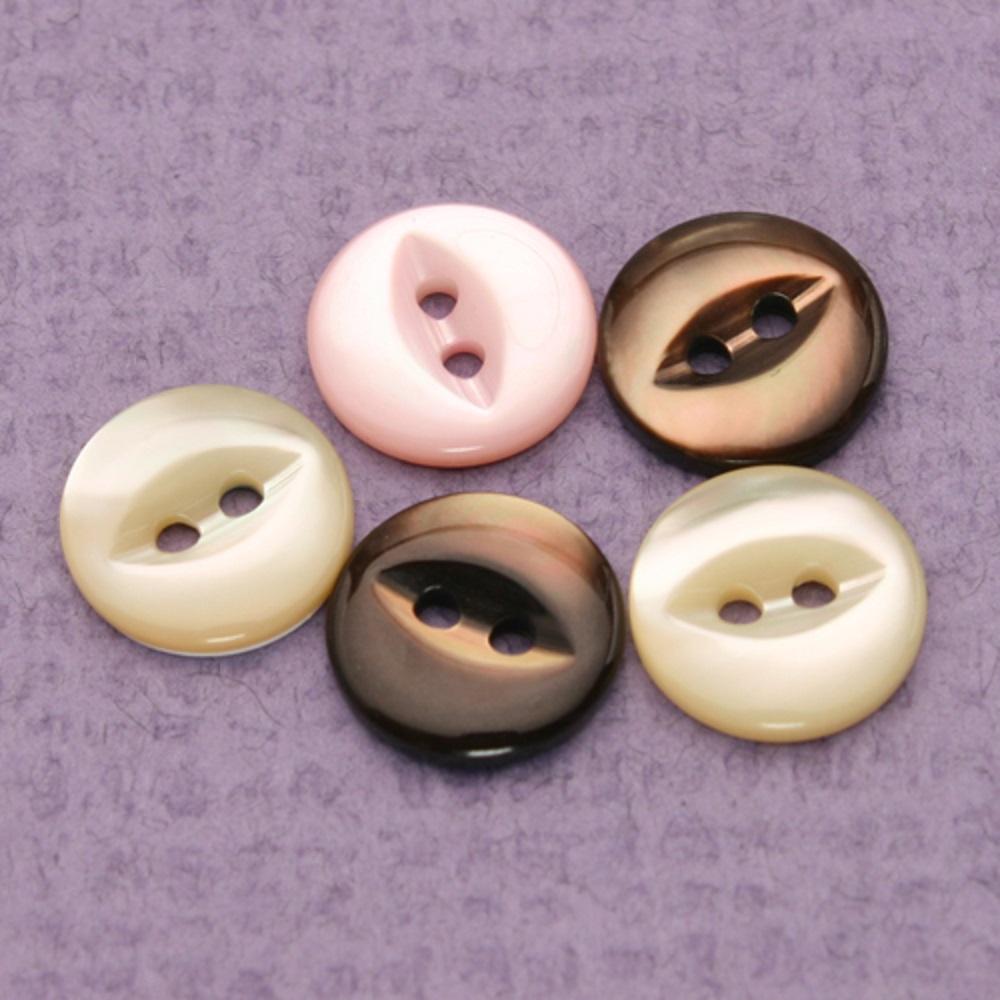 NATURAL BUTTON ( HORN, SHELL, COCONUT etc )