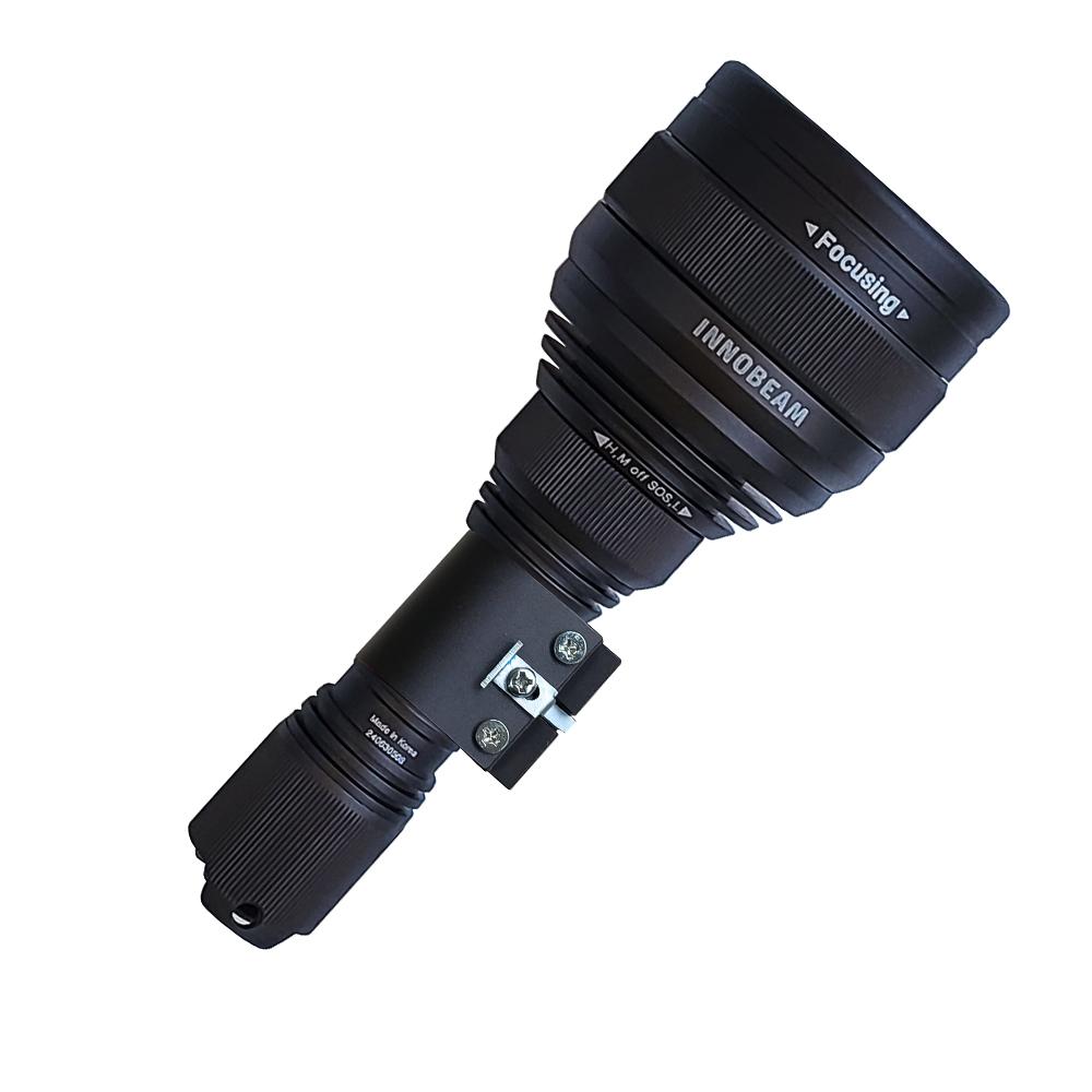FC30 150M Waterproof focus adjustable flashlight